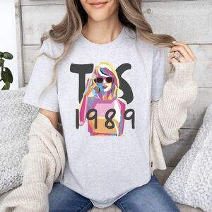 YOUTH Taylor Swift 1989 Swiftie Graphic Crewneck Sweatshirt NEW